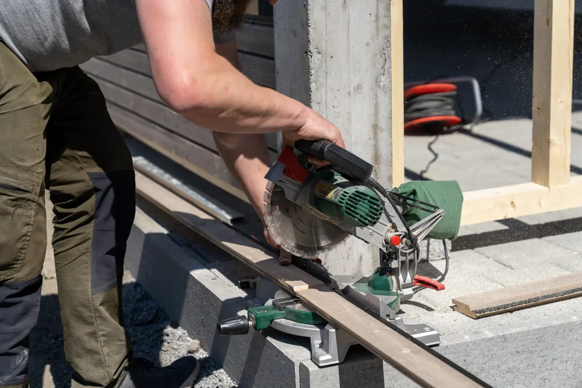 saw and siding