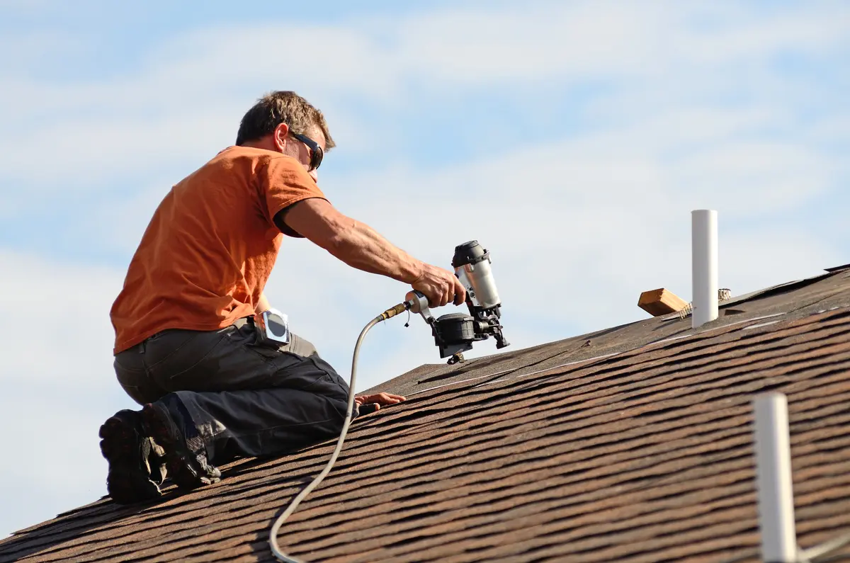installing roof shingles